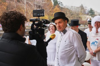 025a1636 chlausschwimmen zueri dwy web