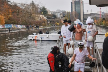 025a1658 chlausschwimmen zueri dwy web