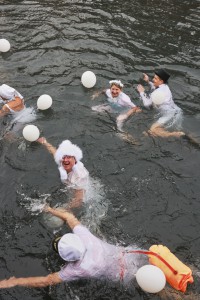 025a1685 chlausschwimmen zueri dwy web