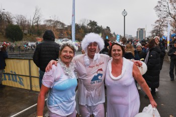 025a1726 chlausschwimmen zueri dwy web