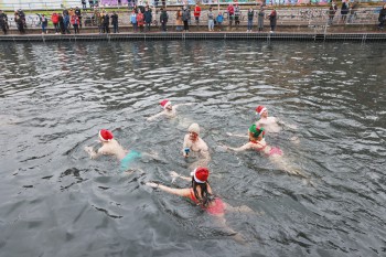 025a1806 chlausschwimmen zueri dwy web