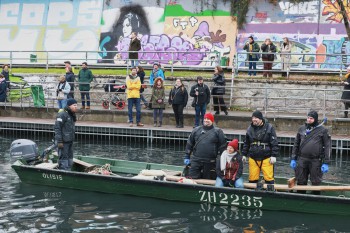 025a1844 chlausschwimmen zueri dwy web