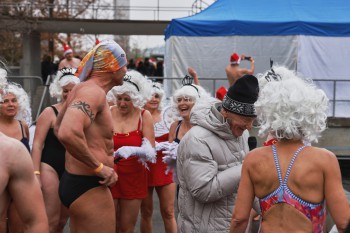 025a1943 chlausschwimmen zueri dwy web