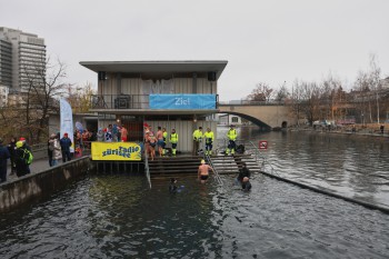 025a2120 chlausschwimmen zueri dwy web